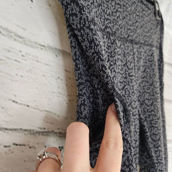 Athleta Women's Black & Gray Ultimate Stash Pocket Textured 7/8 Leggings Size S - Picture 8 of 13